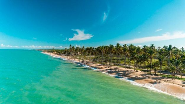 Aproveite a Praia do Coqueiral em Prado - BA - Crédito: Marcio Filho/MTur Destinos